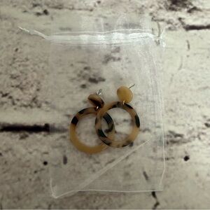 💰5/$20 Ivory Tortoise Acrylic Resin Earrings